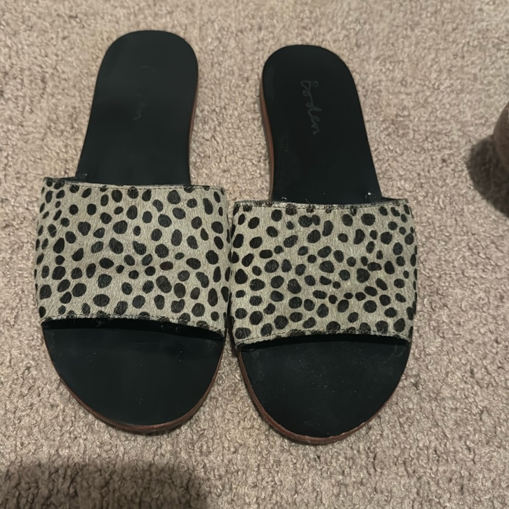 Boden leaped flats, open toed, size (7), women’s shoes